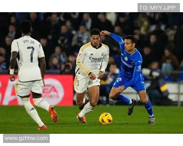 巴萨与曼联巅峰对决再度上演球迷期待精彩瞬间与历史重演 巴萨与曼联巅峰对决再度上演球迷期待精彩瞬间与历史重演